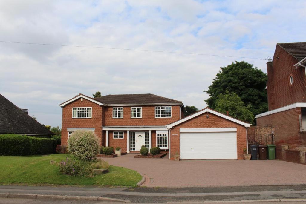 Unwind In Comfort At Cosy Caradus Your 4 Bedroom Home Sweet Home! Birmingam Exterior foto