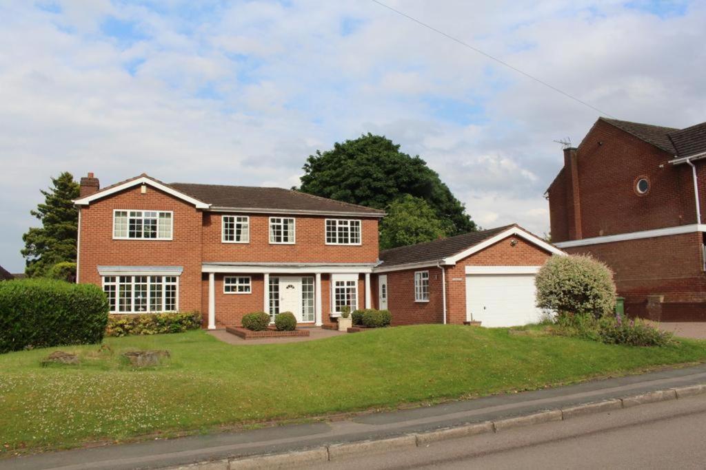 Unwind In Comfort At Cosy Caradus Your 4 Bedroom Home Sweet Home! Birmingam Exterior foto