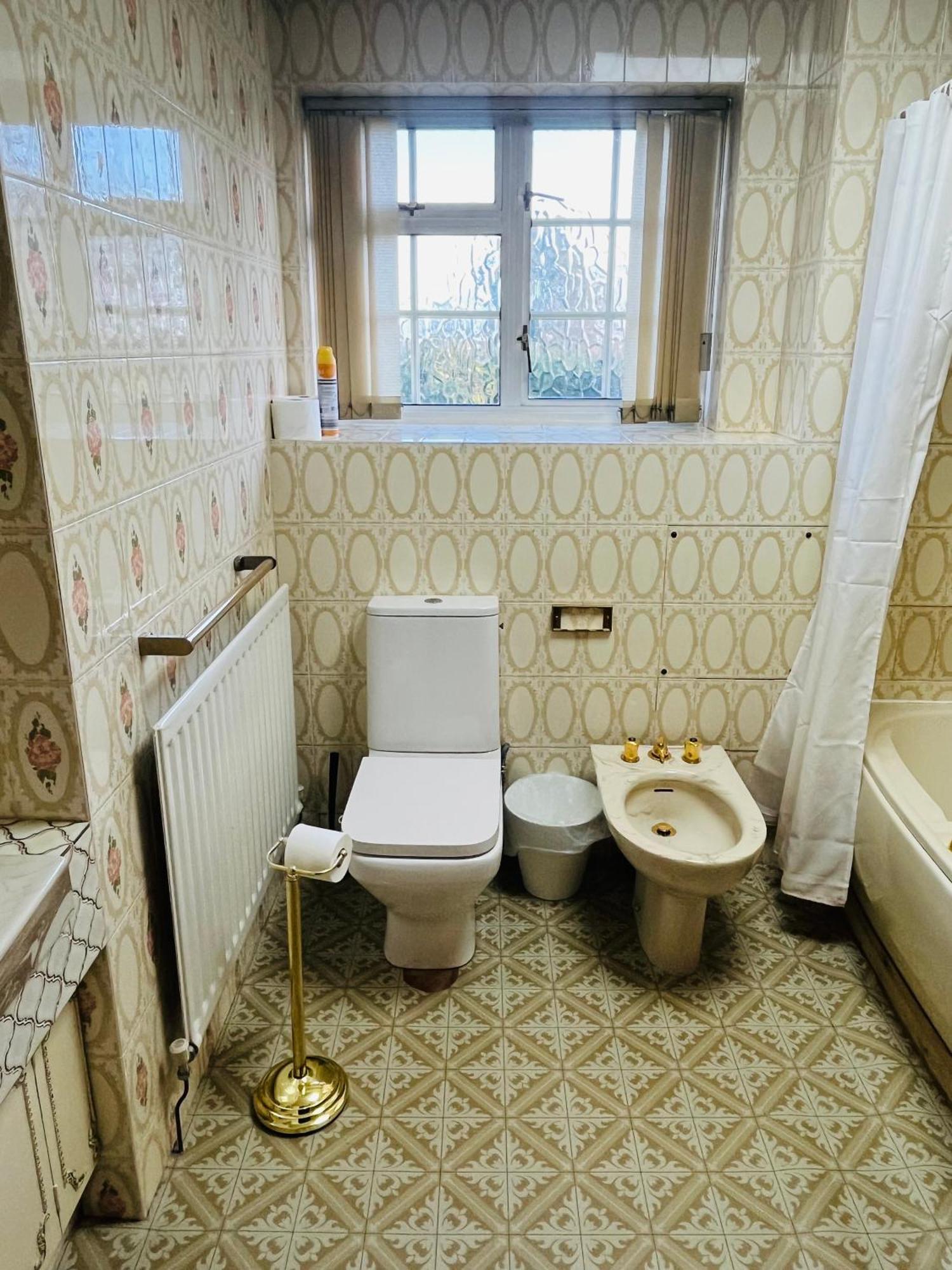 Unwind In Comfort At Cosy Caradus Your 4 Bedroom Home Sweet Home! Birmingam Exterior foto