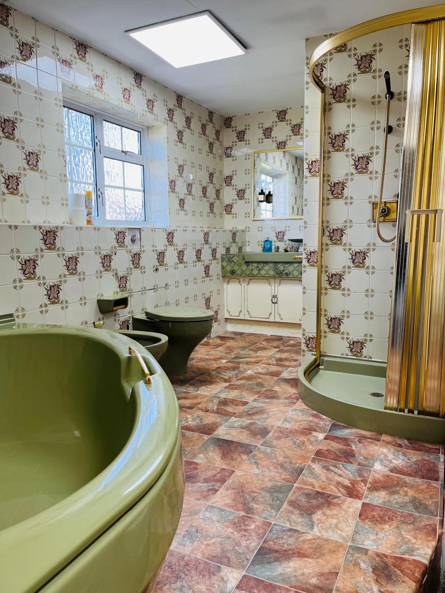 Unwind In Comfort At Cosy Caradus Your 4 Bedroom Home Sweet Home! Birmingam Exterior foto
