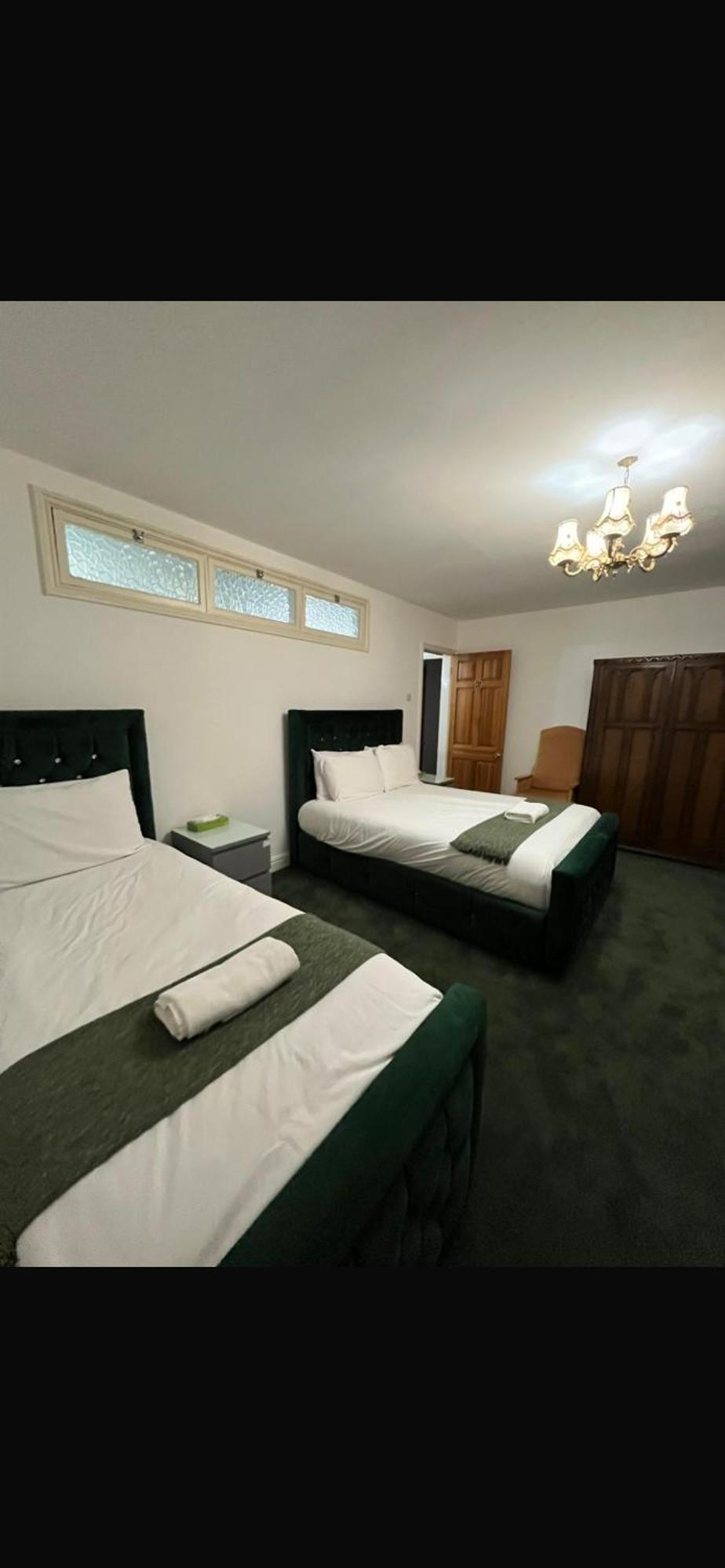 Unwind In Comfort At Cosy Caradus Your 4 Bedroom Home Sweet Home! Birmingam Exterior foto