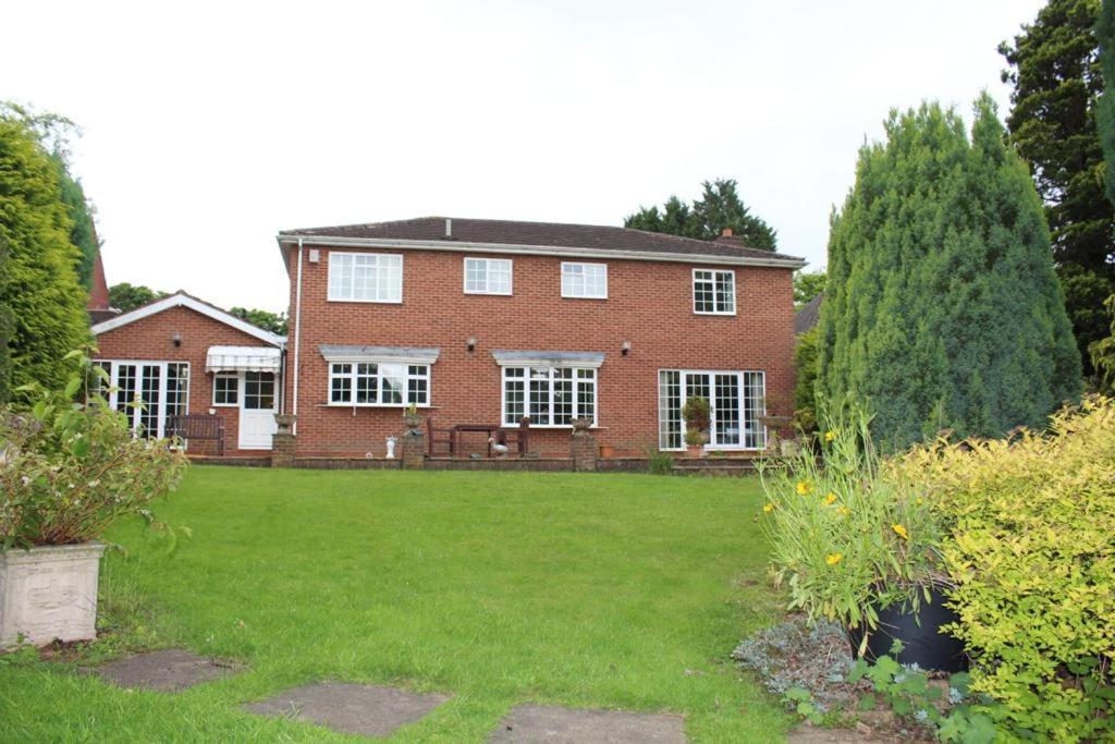 Unwind In Comfort At Cosy Caradus Your 4 Bedroom Home Sweet Home! Birmingam Exterior foto