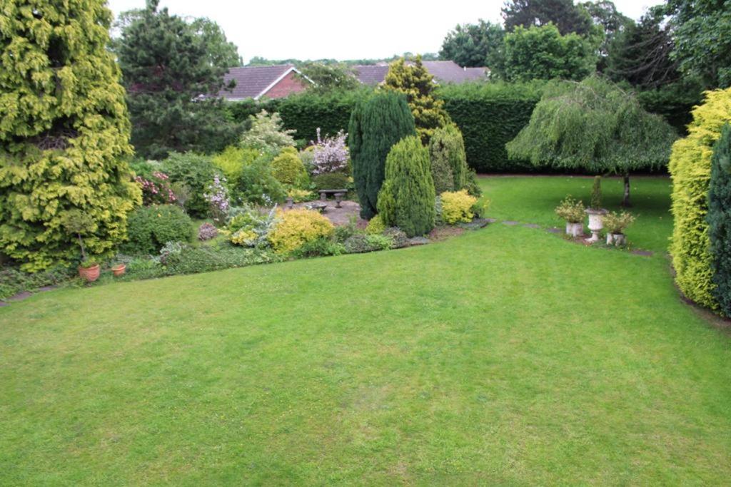 Unwind In Comfort At Cosy Caradus Your 4 Bedroom Home Sweet Home! Birmingam Exterior foto